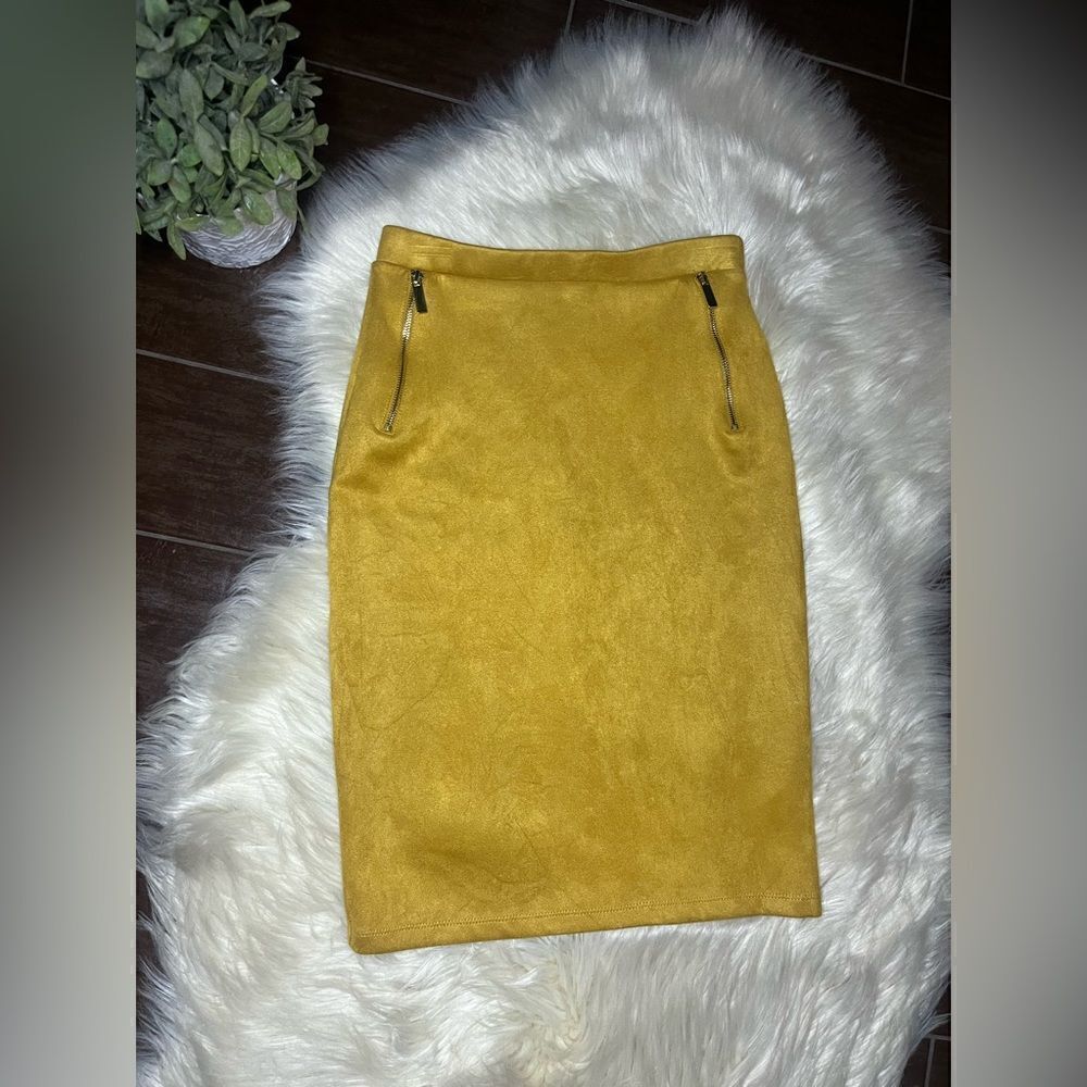 Olivia Blu mustard faux suede pencil skirt sz Small